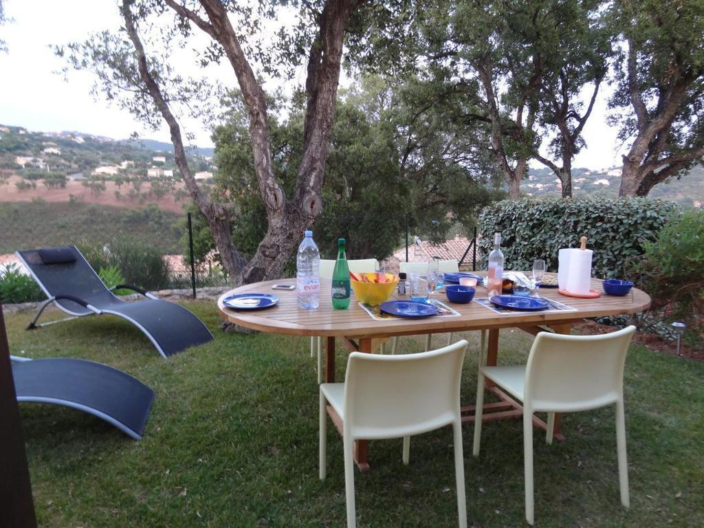 לס איסאמברה Villa Les Coralines חדר תמונה